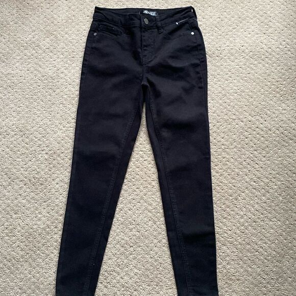 Xoxo jeans. Size 5/27.  NWOT. Black color. Excellent condition. - Picture 1 of 4